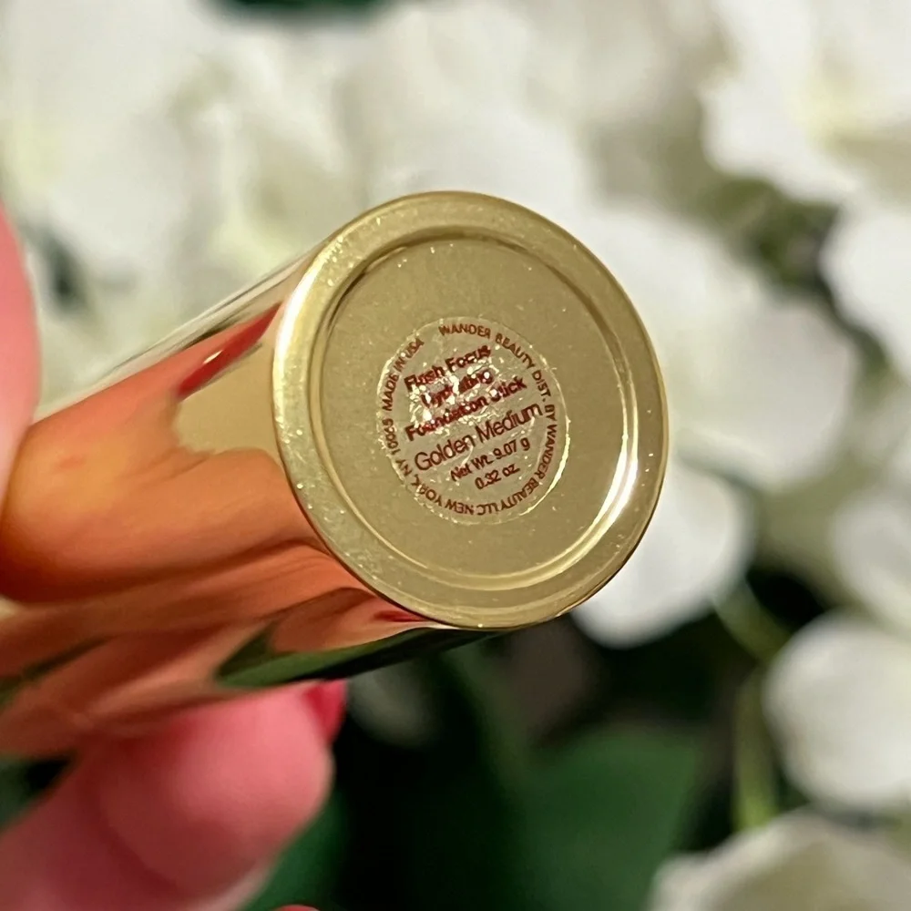 WANDER BEAUTY • FLASH FOCUS HYDRATING FOUNDATION STICK • GOLDEN MEDIUM